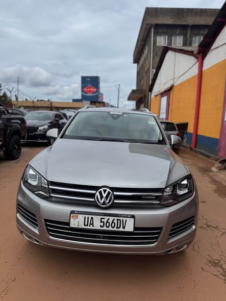 A picture of VW Toureg Hybrid 2012