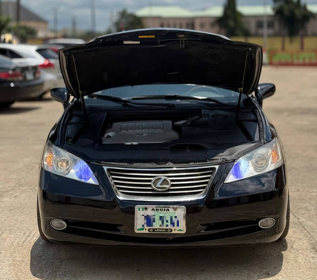 A picture of Highest grade Lexus ES350 08 model Fullest option extremely clean