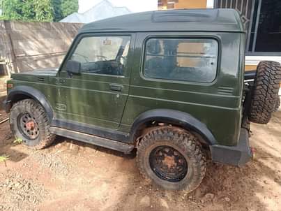 A picture of Suzuki samurai