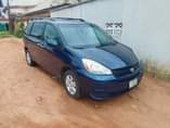 A picture of Toyota sienna 2005 model XLE