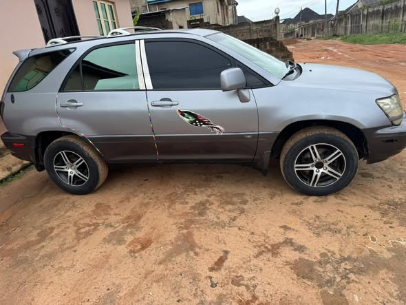 A picture of 2002 Lexus rx 300