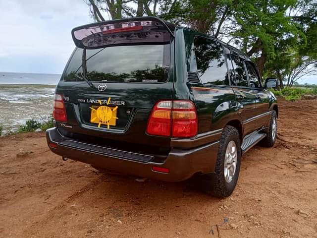 A picture of LANDCRUISER V8 VX