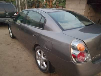 A picture of Neatly used 2006 Nissan Altima nothing to fix Engine Gear