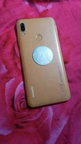 A picture of Samsung Galaxy s8 And Hauwei