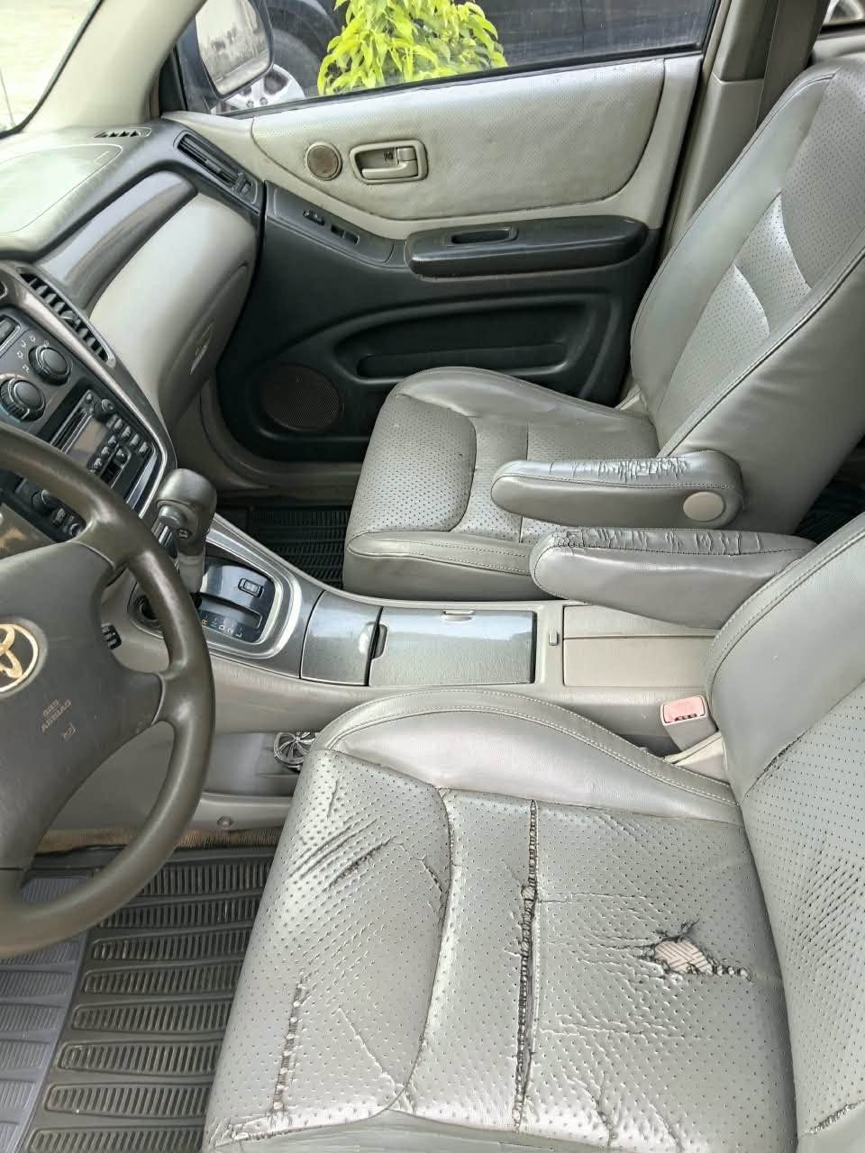 A picture of Toyota Highlander 04 First body pan engine and gear Untampered