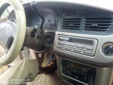 A picture of Toyota sienna Clean and sharp body Power buttons functional Engine