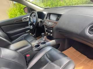 A picture of Nissan pathfinder