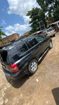 A picture of 2004 first body Toyota Highlander perfectly okay nothing to fix