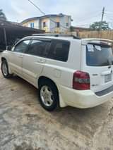 A picture of Pure First Body Toks Standard Toyota Highlander 2006 model