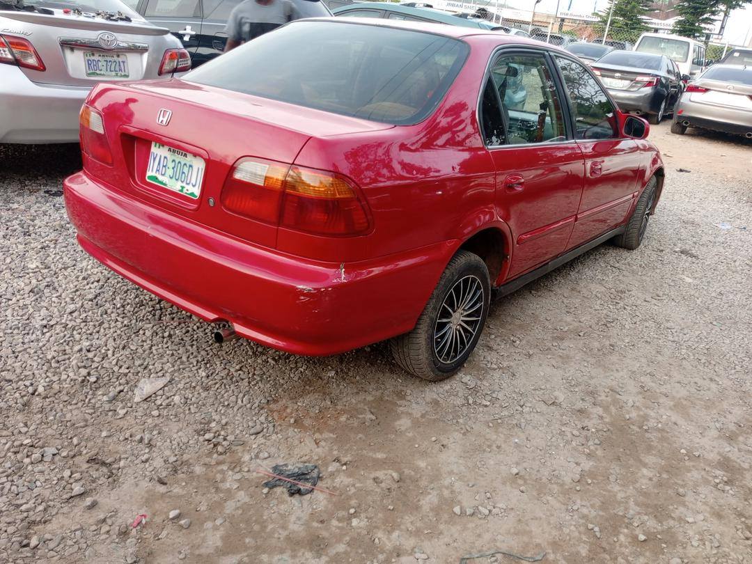 A picture of  Very Clean 2000 model Honda Civic with super sound