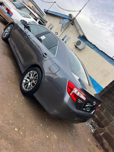 A picture of 2013 Toyota Camry SE