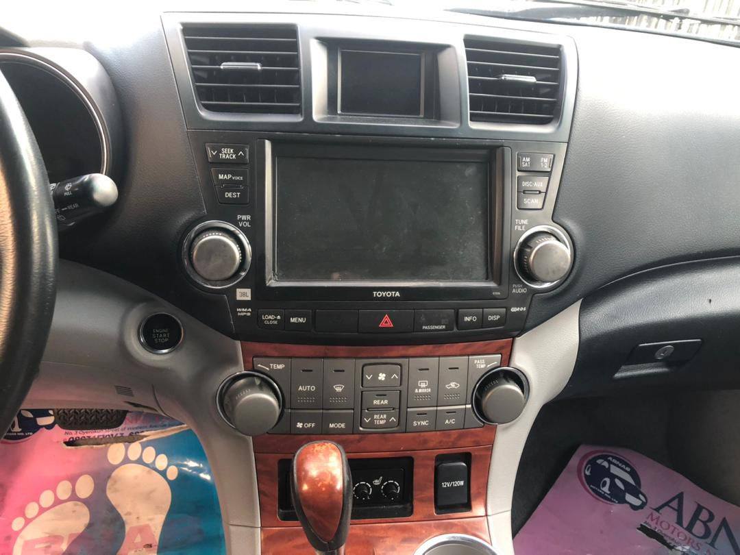 A picture of URGENT SALES FOREIGN USED 2009 HIGHLANDER LIMITED ACCIDENT FREE AVAILABLE