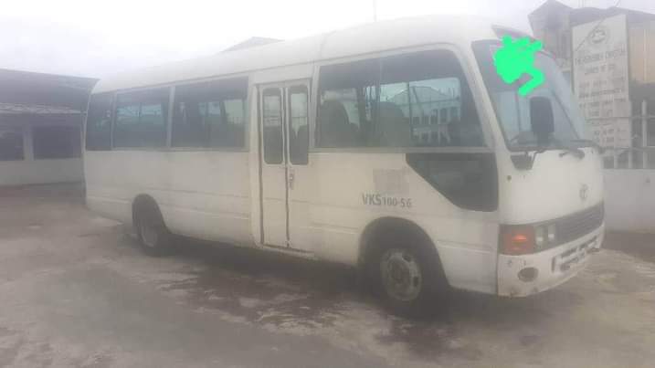 A picture of Toyota costars bus 2000model everything is perfect Ac chiling 15