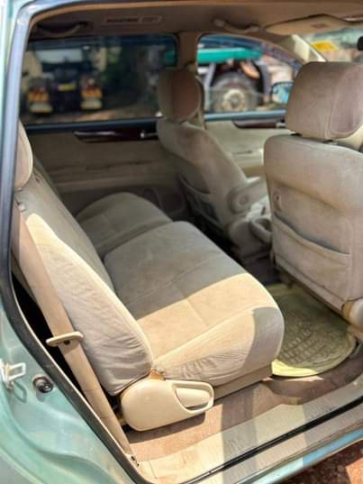 A picture of 2005 Toyota Picnic Grey