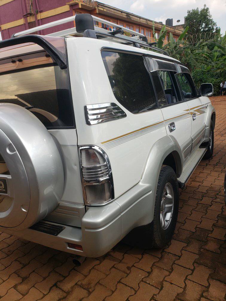 A picture of TX Land Cruiser UBF series 2001 model Diesel 1KZ engine