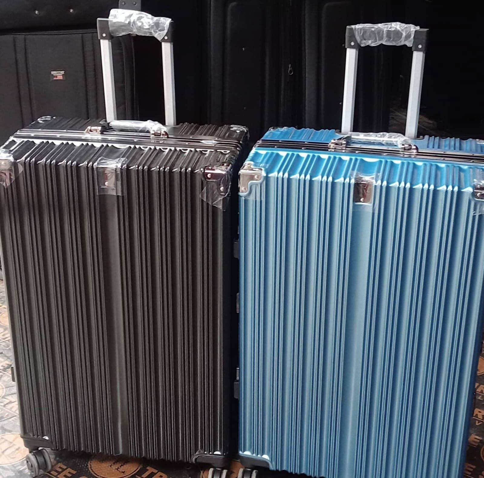 A picture of DURABLE bags suitcases