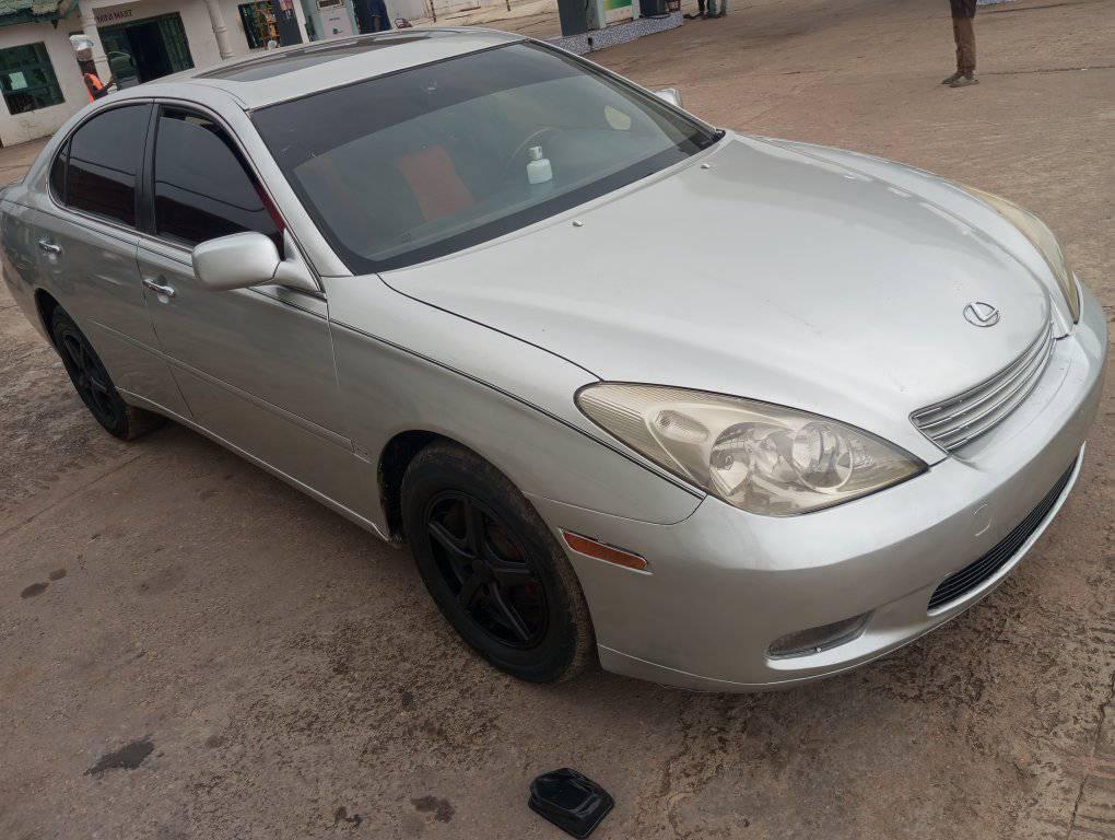 A picture of Clean Lexus ES300