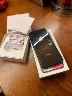A picture of iPhone X Airpod Pro