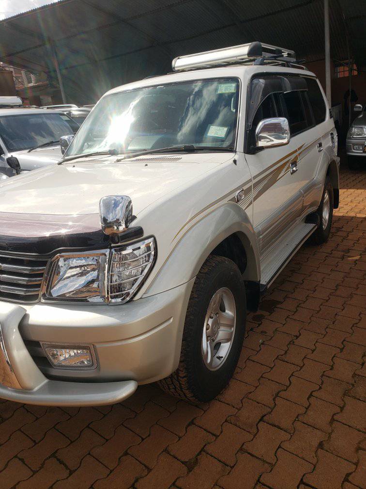 A picture of TX Land Cruiser UBF series 2001 model Diesel 1KZ engine