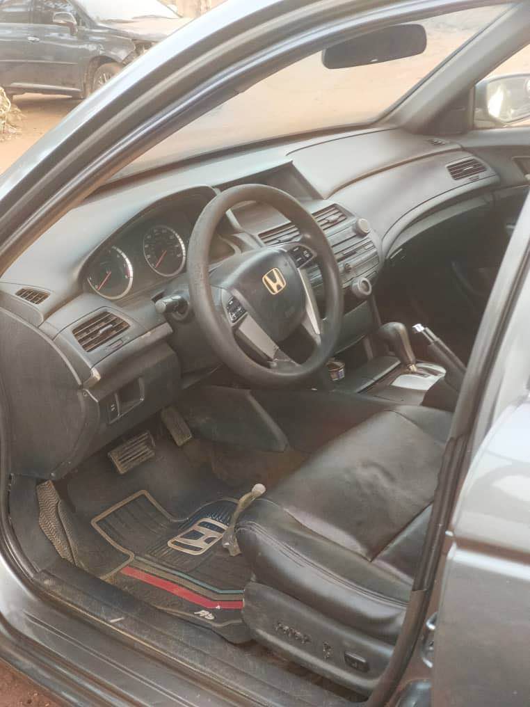 A picture of Honda very clean with Ac 08160303759