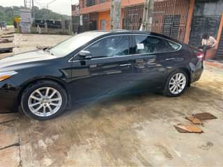 A picture of Toyota Avalon 2013