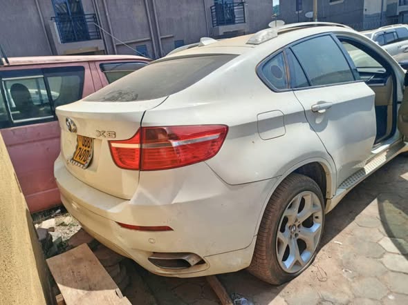 A picture of Bmw x6 22