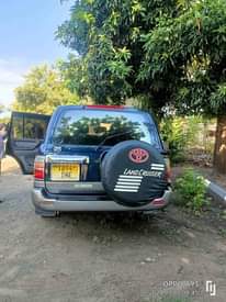 A picture of TOYOTA LAND CRUISER V8