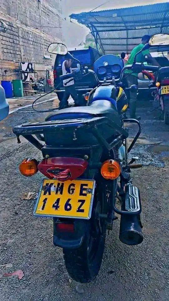 bajaj boxer