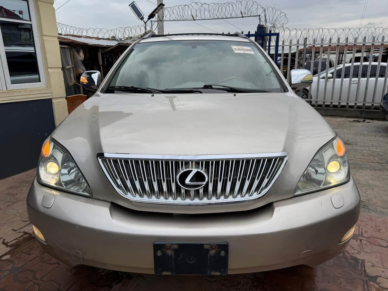 A picture of Lexus RX330 2005 Model