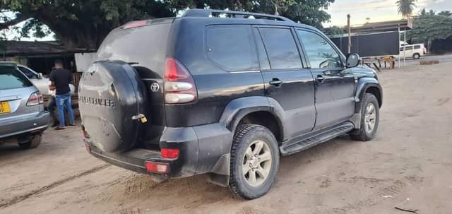 A picture of TOYOTA LAND CRUISER