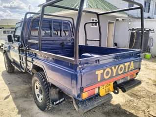 A picture of Land cruiser pick up