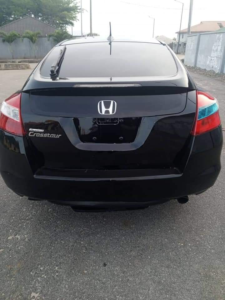 A picture of Honda Crosstour everything is working majestically perfectly sound engine and