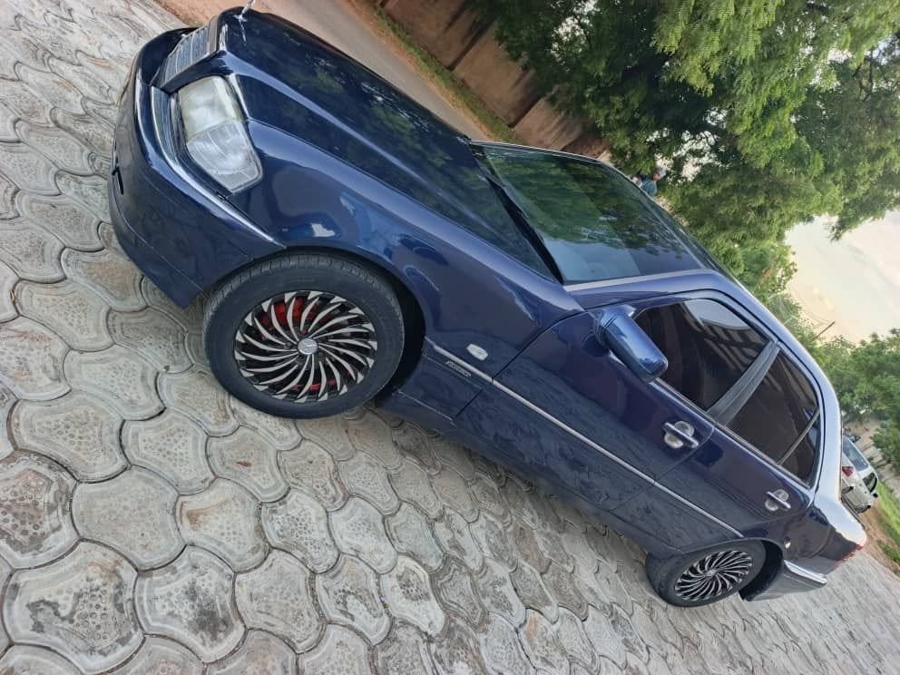 A picture of MERCEDES BENZ C230