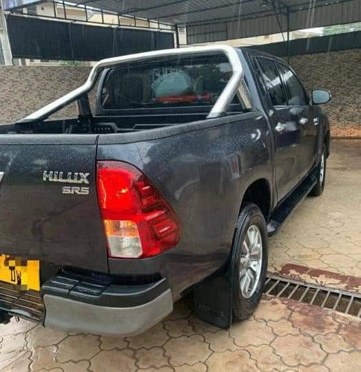 A picture of Hilux new inauzwa mil 75