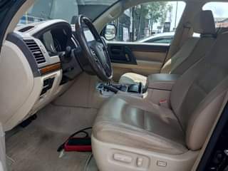 A picture of Toyota Land Cruiser Prado 2019