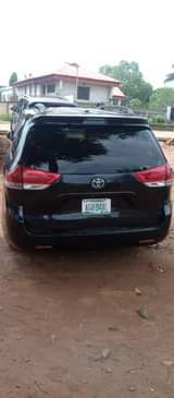 A picture of Distress sale Very clean and sound Toyota Sienna 2012 mod