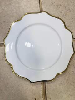 A picture of Gold Edged Dinner Plates