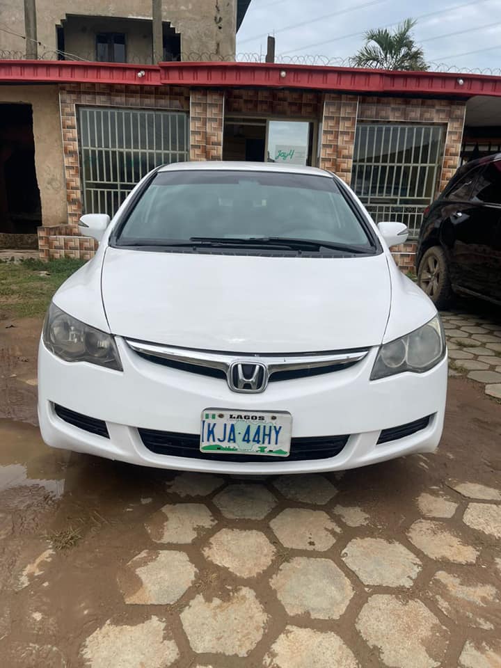 A picture of Honda Civic 08.... Auto gear