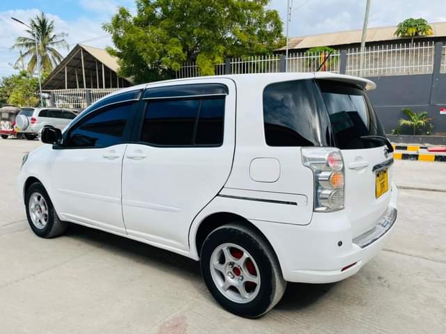 A picture of Toyota raum