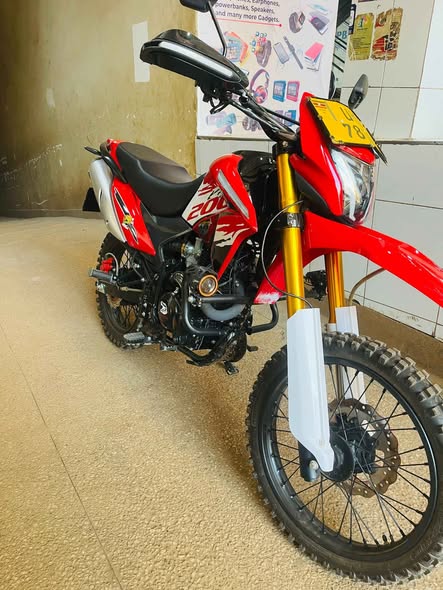 A picture of Apsonic AP200GY 7 2023 Red spot bike Manual 200cc Tel
