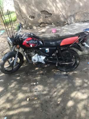A picture of Boxer 125
