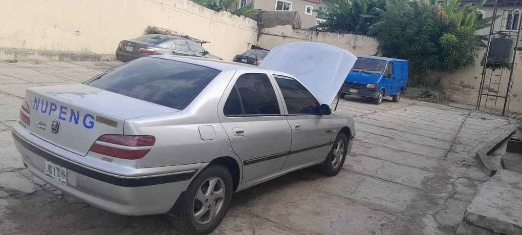 A picture of Peugeot 406
