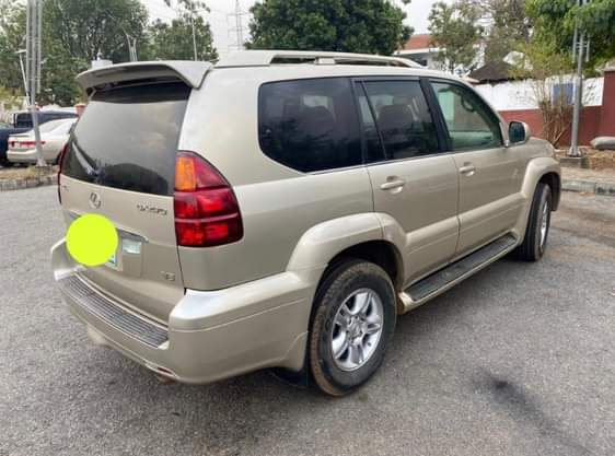 A picture of SHARP DEAL TO GRAB LOCATION ABUJA Very clean Lexus GX470
