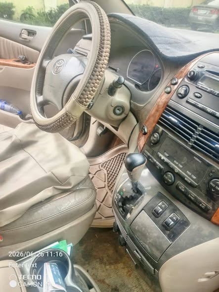 A picture of Toyota Sienna 2005 model