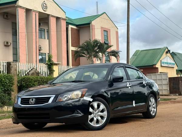A picture of QUICK SALE SARI SARI SARI SARI EXTREMELY CLEAN USED HONDA