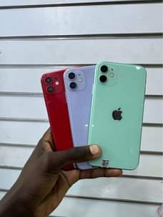 A picture of iPhone 11 64gb faceid working clean no cracks 890k best