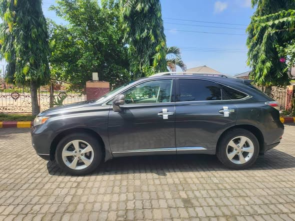 A picture of Lexus Rx350 2010 model still look fresh like Toks Price