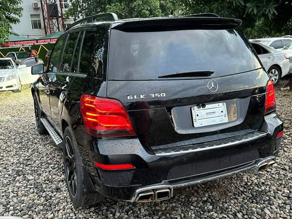 A picture of Crystal clean black on black 2015 GLK basic options with
