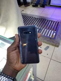 A picture of Samsung Galaxy S10E