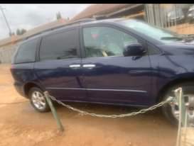 A picture of Toyota sienna 2005 me model engine and gear working perfectly